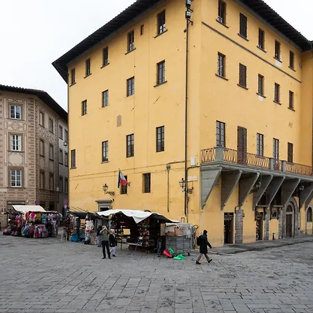 Eclectic In Santa Croce Apartment Florence