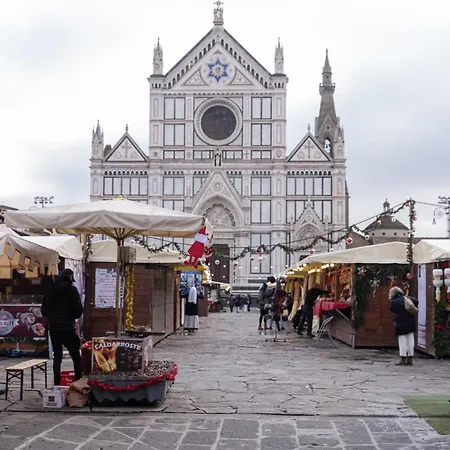 Eclectic In Santa Croce Apartment Florence